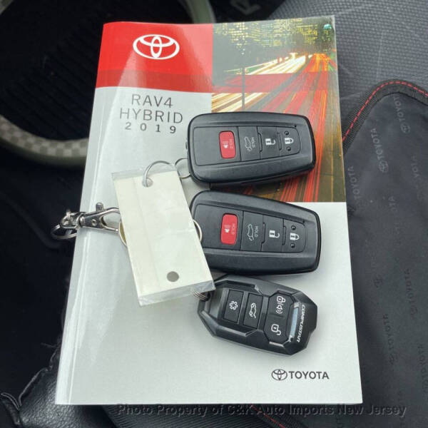 2019 Toyota RAV4 Hybrid XLE