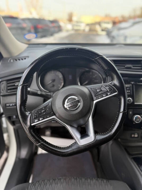 2020 Nissan Rogue SV