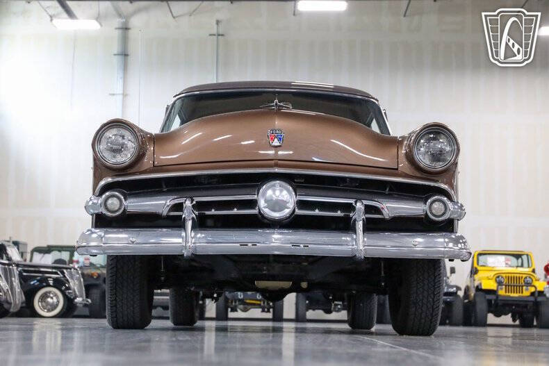 1954 Ford Crestline