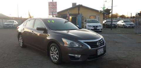 2014 Nissan Altima for sale at Autosales Kingdom in Lancaster CA
