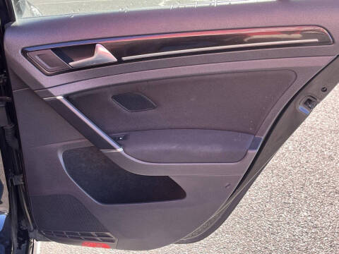 2017 Volkswagen Golf GTI Sport