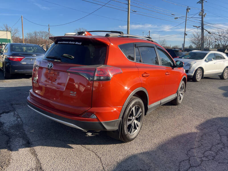 2016 Toyota RAV4 XLE photo 4