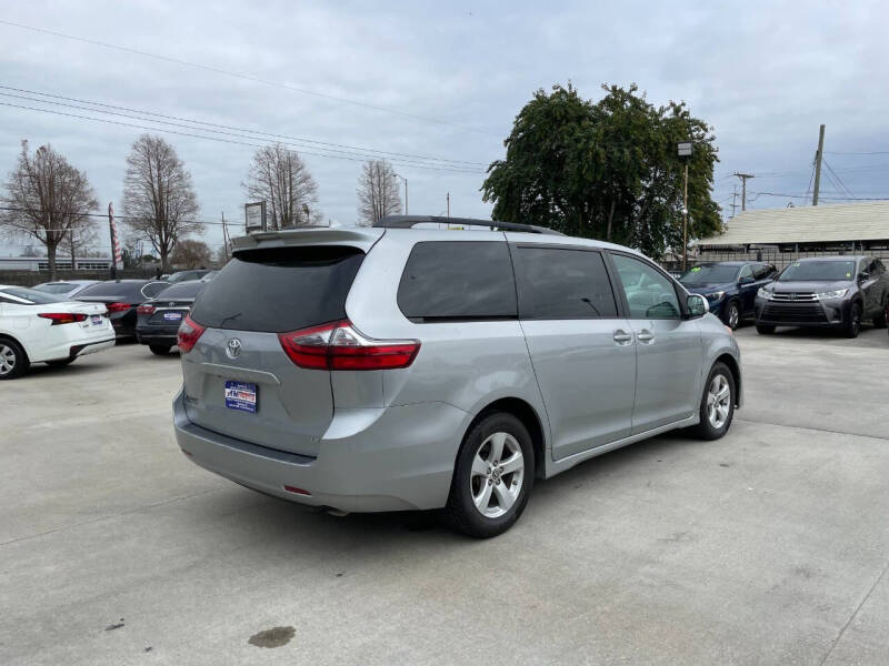 2020 Toyota Sienna LE 8-Passenger