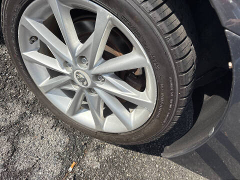 2012 Toyota Prius v Five