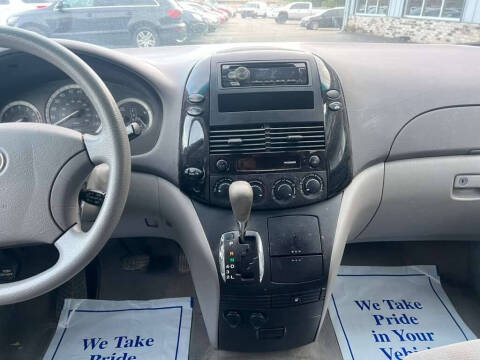 2004 Toyota Sienna LE 7 Passenger