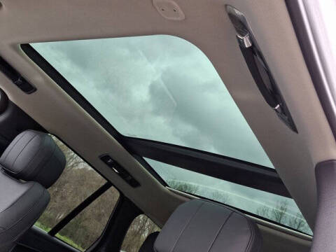 2025 Land Rover Range Rover P550e SE