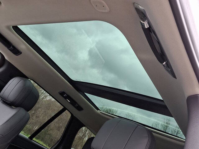 2025 Land Rover Range Rover P550e SE