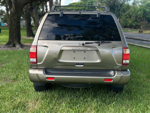 2004 Nissan Pathfinder LE Platinum