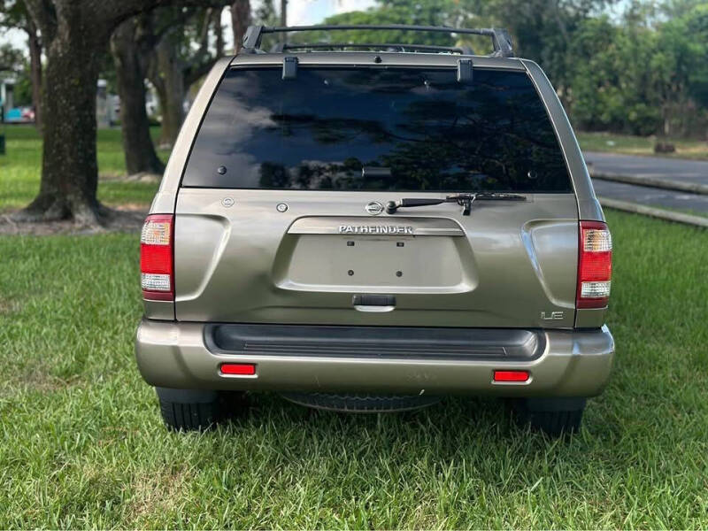2004 Nissan Pathfinder LE Platinum
