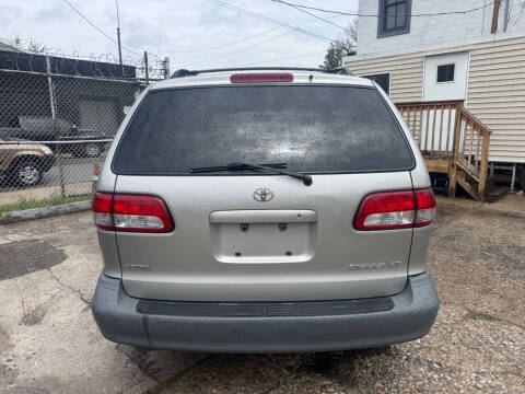 2003 Toyota Sienna CE
