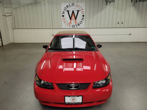 2004 Ford Mustang Deluxe
