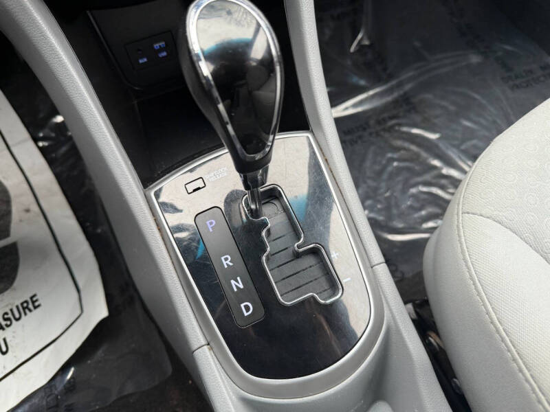 2014 Hyundai Accent SE