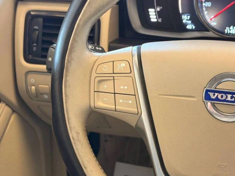 2016 Volvo XC70 T5 Platinum