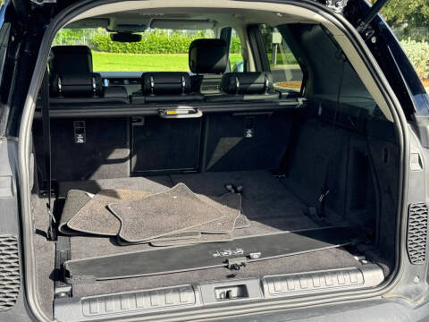 2024 Land Rover Discovery P300 S