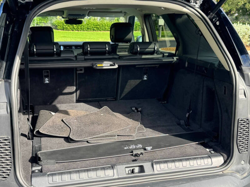 2024 Land Rover Discovery P300 S