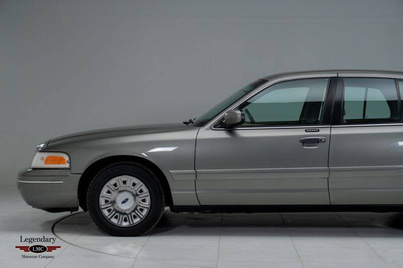 2003 Ford Crown Victoria