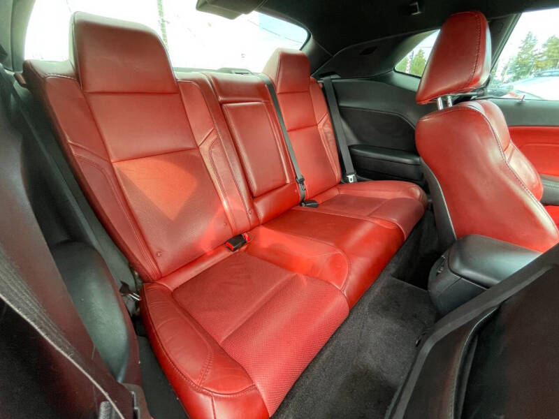 2016 Dodge Challenger SXT Plus