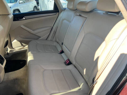 2014 Volkswagen Passat 2.5L SE PZEV