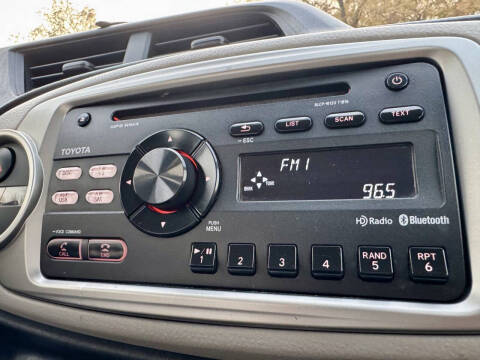 2013 Toyota Yaris 5-Door LE