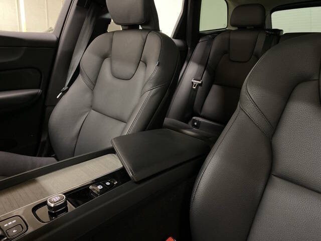 2025 Volvo XC60 B5 Plus Dark Theme