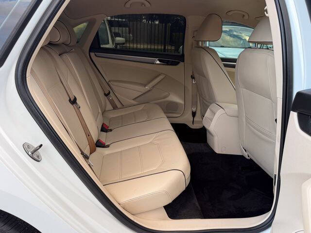 2017 Volkswagen Passat 1.8T R-Line