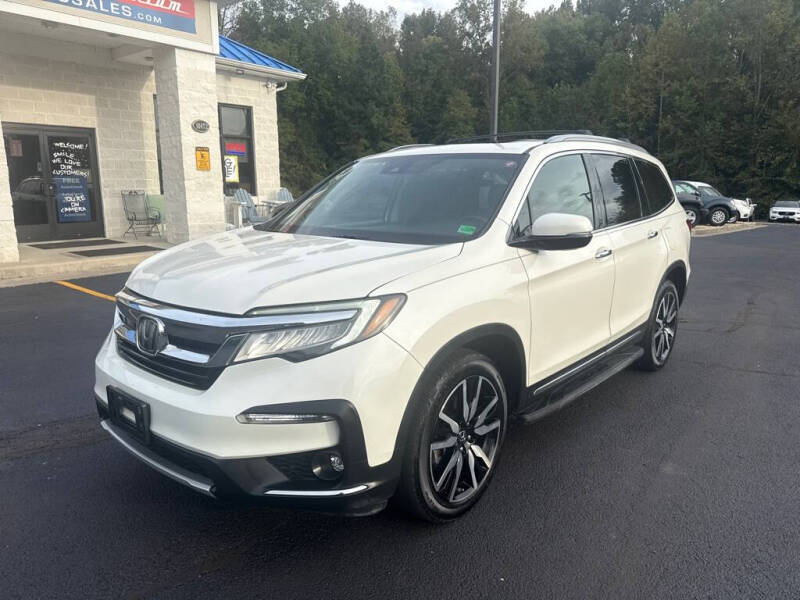 2019 Honda Pilot Touring w/Rear Captain's Chairs