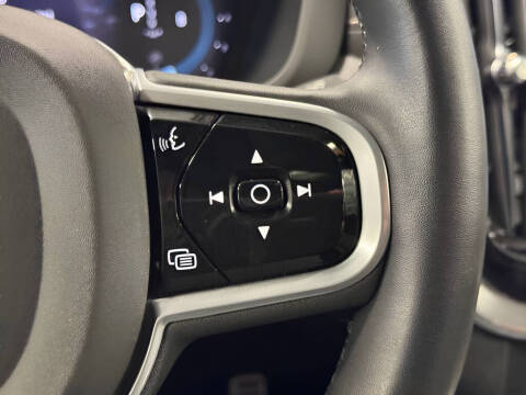 2022 Volvo XC60 B6 R-Design