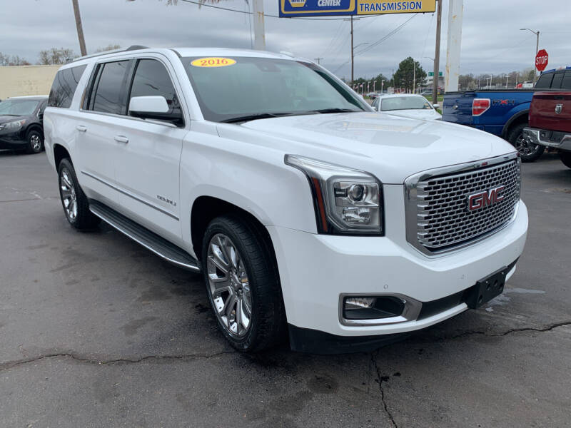 2016 GMC Yukon XL for sale at Summit Palace Auto in Waterford MI