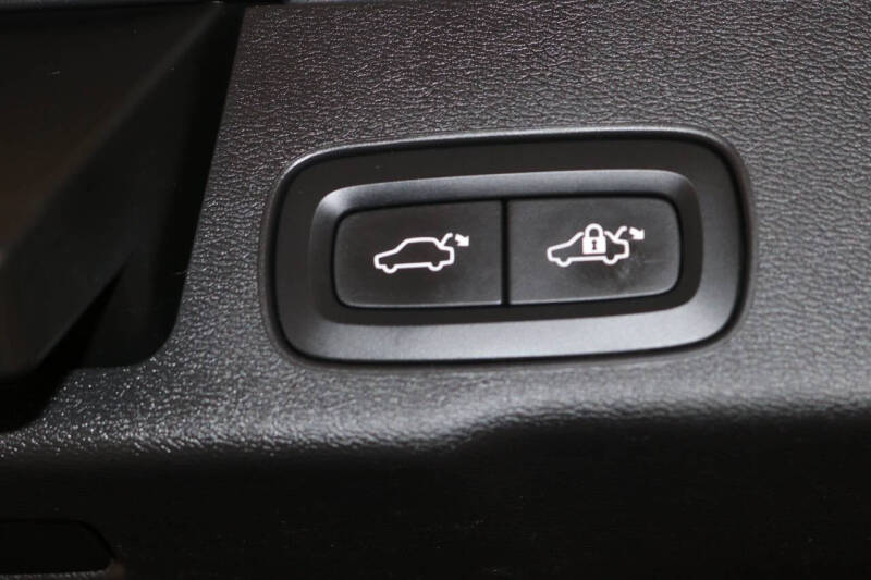 2019 Volvo XC60 T5 Momentum