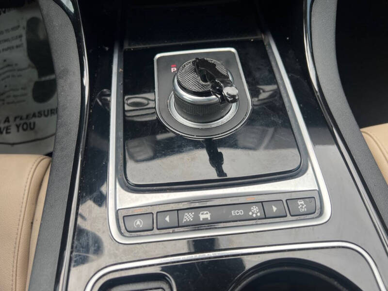 2017 Jaguar XE 25t