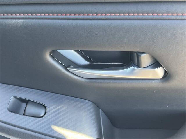 2025 Nissan Sentra SR