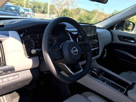 2025 Nissan Pathfinder SL