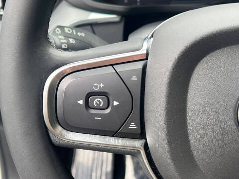 2024 Volvo XC60 B5 Core Dark Theme