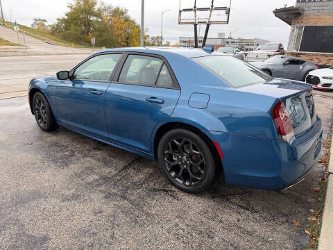 2022 Chrysler 300 Touring L