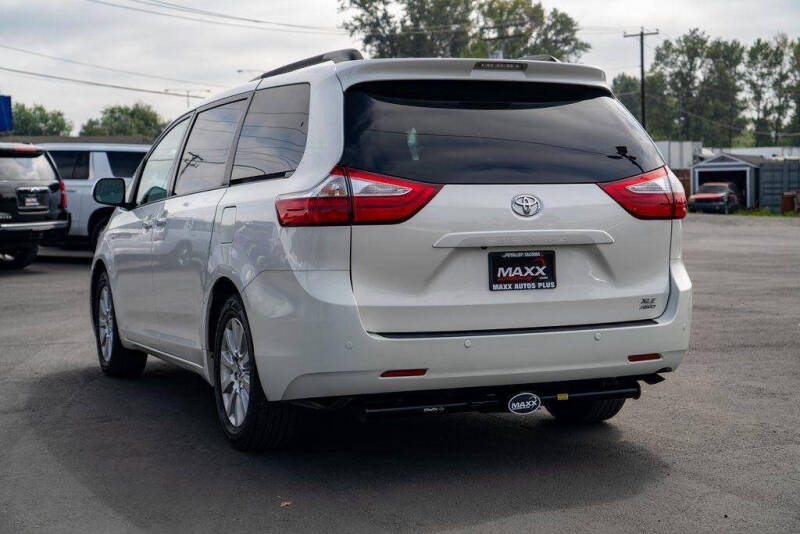 2017 Toyota Sienna XLE Premium 7-Passenger