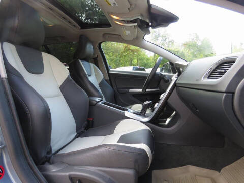 2018 Volvo V60 Cross Country T5 Premier