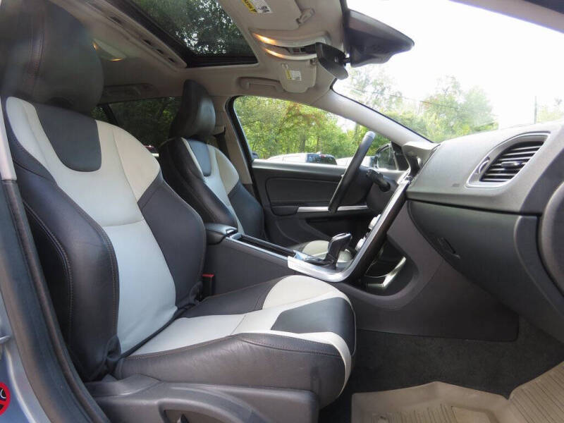 2018 Volvo V60 Cross Country T5 Premier