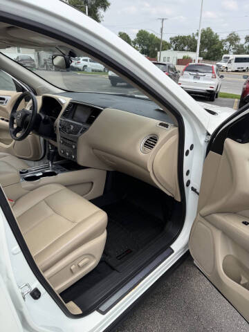 2017 Nissan Pathfinder SL