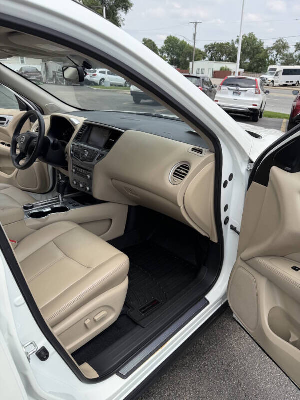 2017 Nissan Pathfinder SL