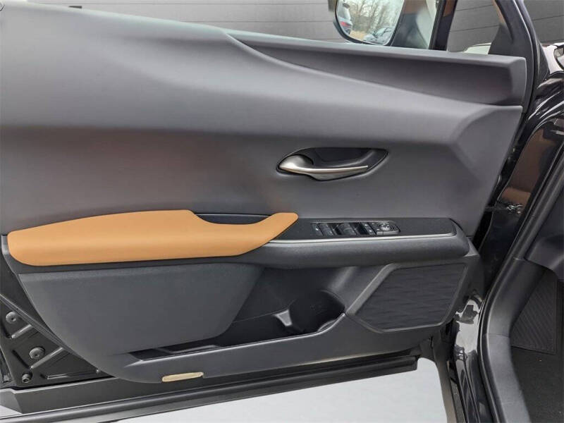 2025 Lexus UX 300h Premium