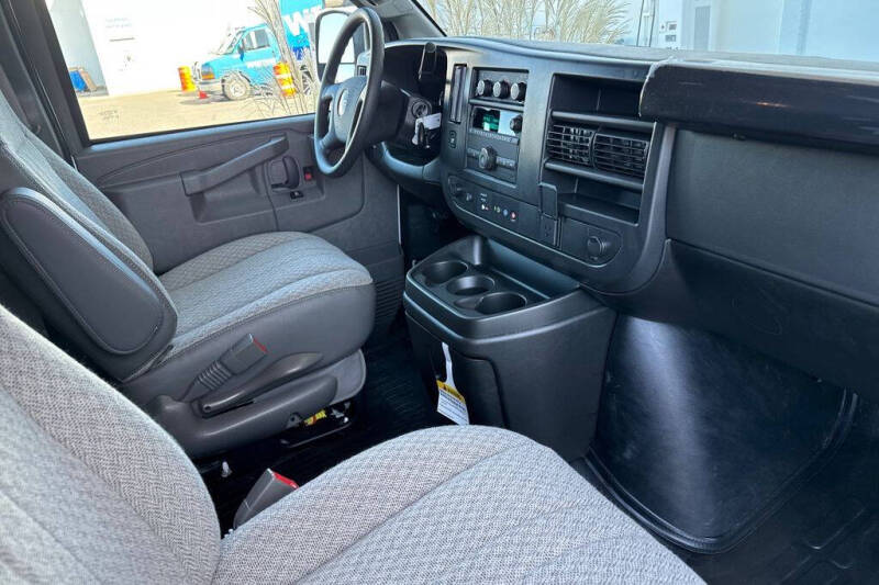 2025 GMC Savana 3500
