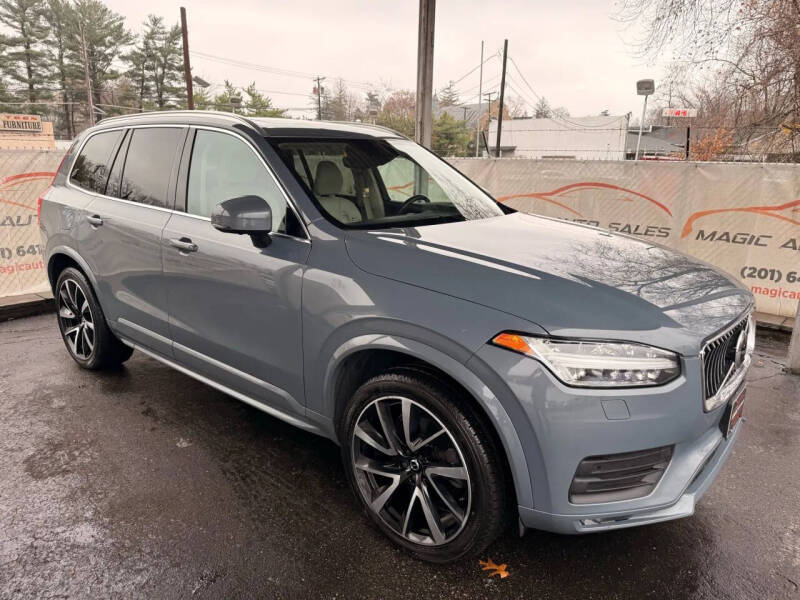 2020 Volvo XC90 T6 Momentum 6-Passenger