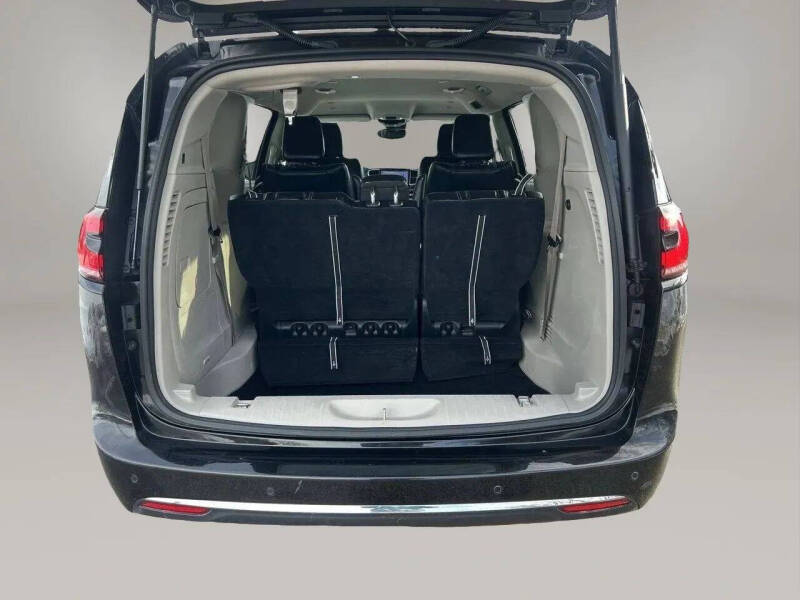 2024 Chrysler Pacifica Plug-In Hybrid Select