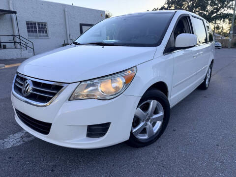 2011 Volkswagen Routan SE