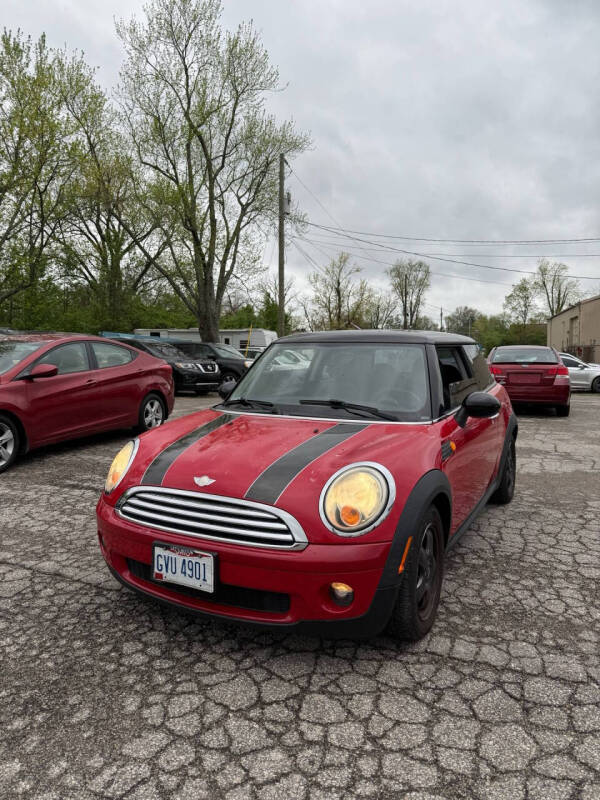 Used 2008 MINI Cooper Base with VIN WMWMF33588TT66403 for sale in Cincinnati, OH
