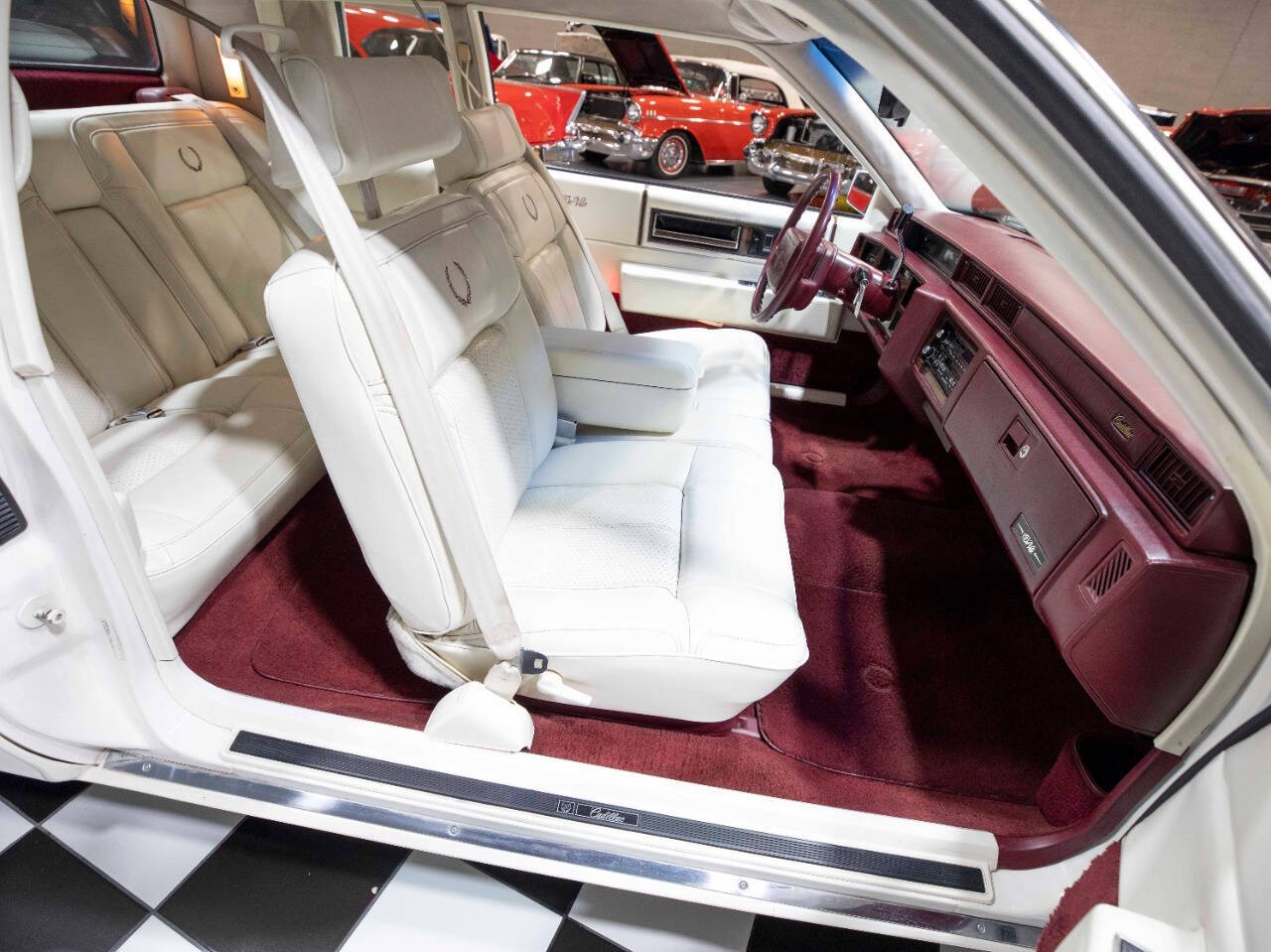 1990 Cadillac DeVille 36