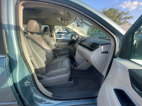 2010 Volkswagen Routan SE