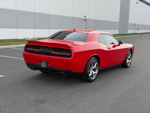 2016 Dodge Challenger SXT Plus