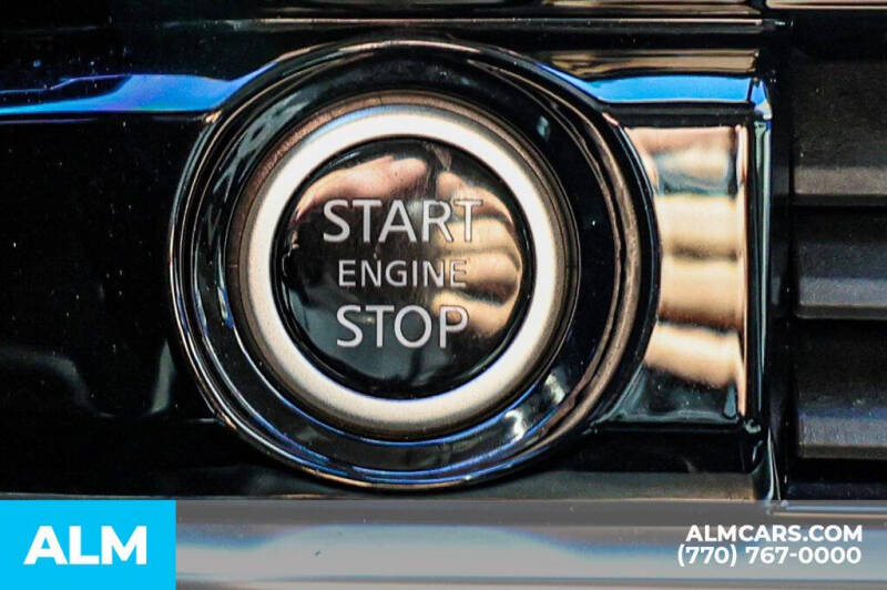 2023 Nissan Pathfinder SV