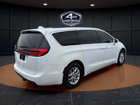 2022 Chrysler Pacifica Touring L